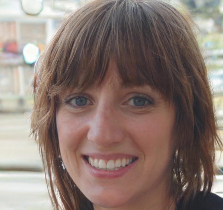 Esperanza Roldán, Directora de Equipos Financieros